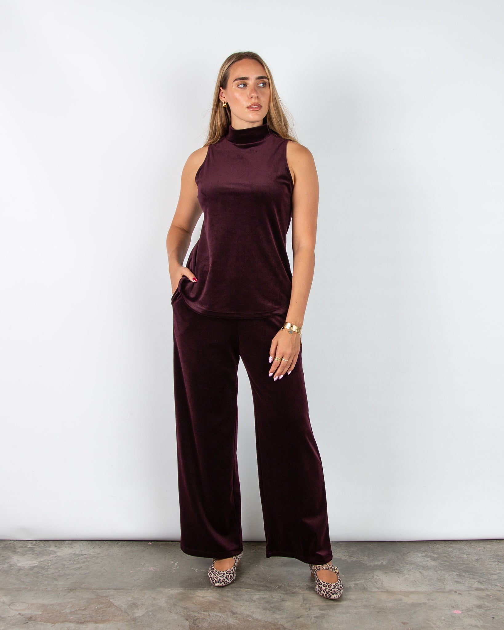 Bariloche Maenoba Velour High Neck Sleeveless Top Wine