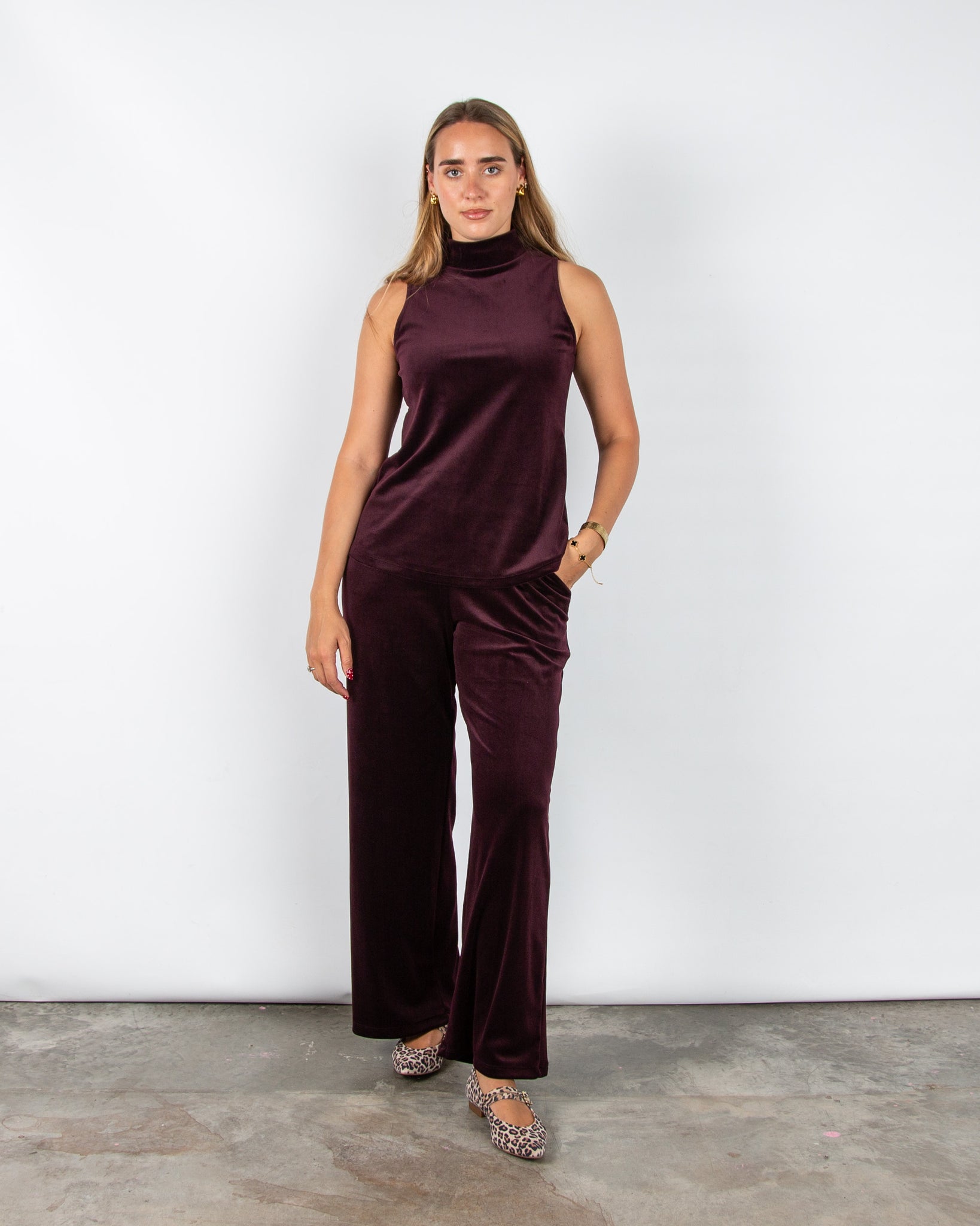Bariloche Maenoba Velour High Neck Sleeveless Top Wine