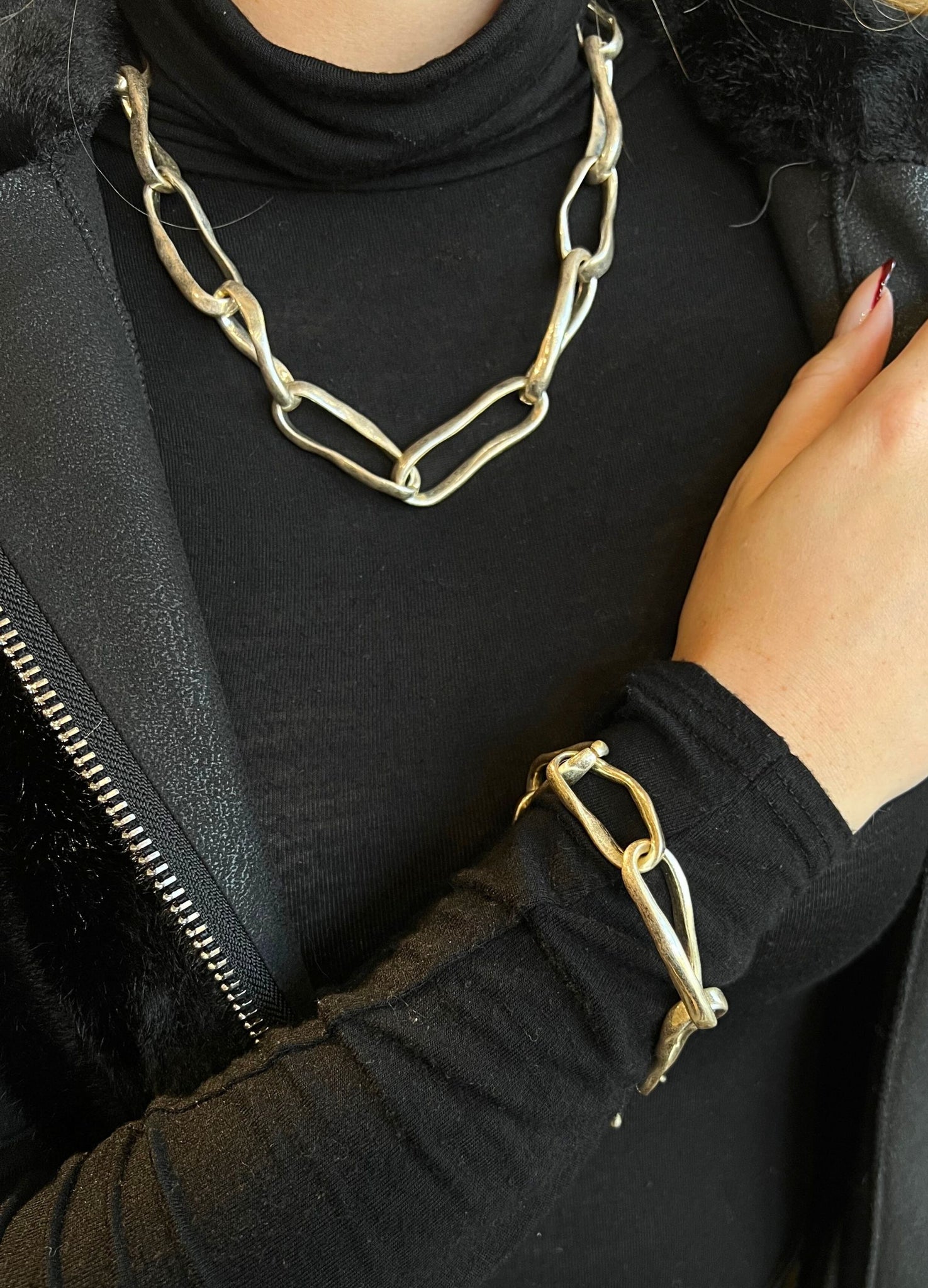 Eliza Gracious Oval Link Burnished Metal Bracelet Pale Gold