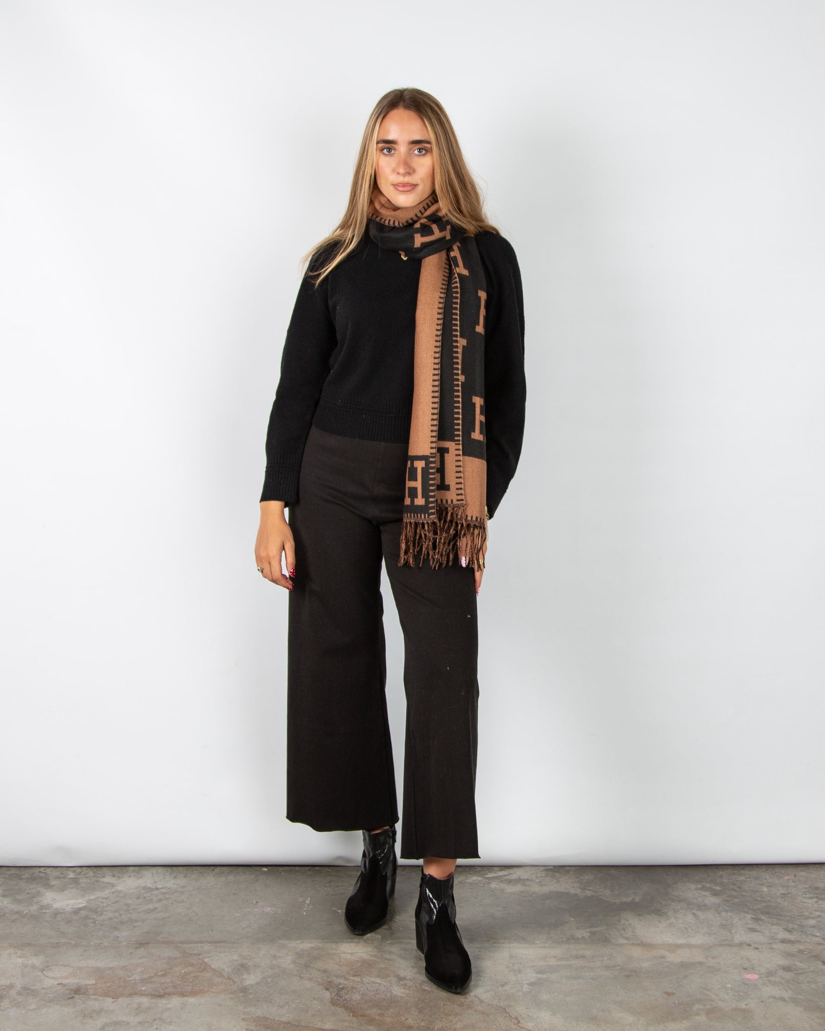 Miku Accessories H Logo Reversible Scarf Black/Tan