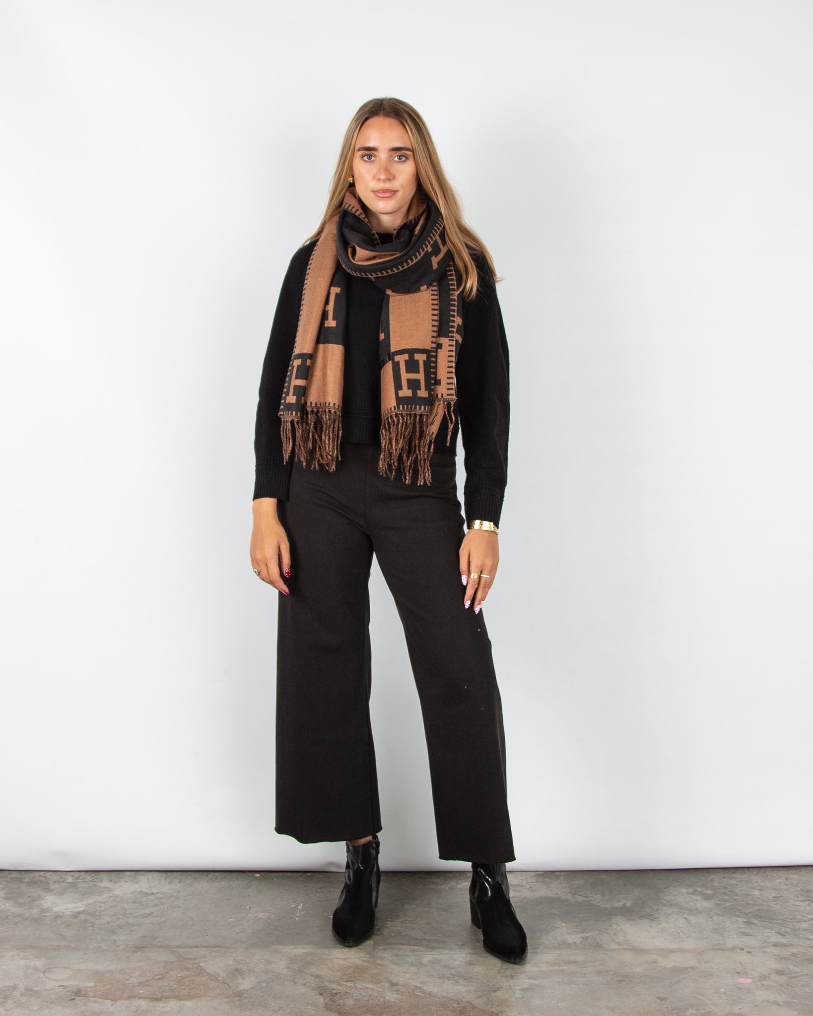 Miku Accessories H Logo Reversible Scarf Black/Tan