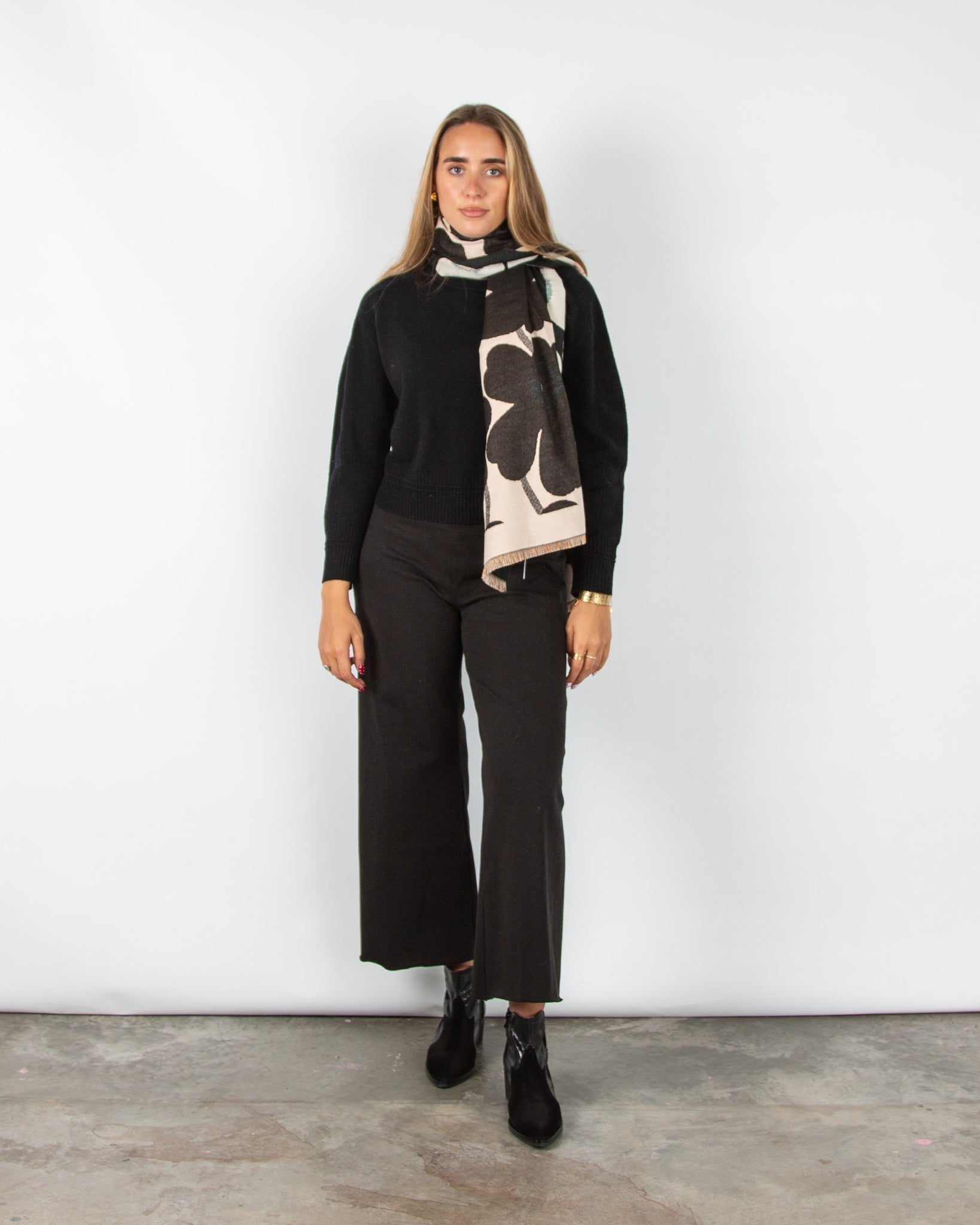 Zelly Reversible Blown Floral Print Scarf Black/Cream