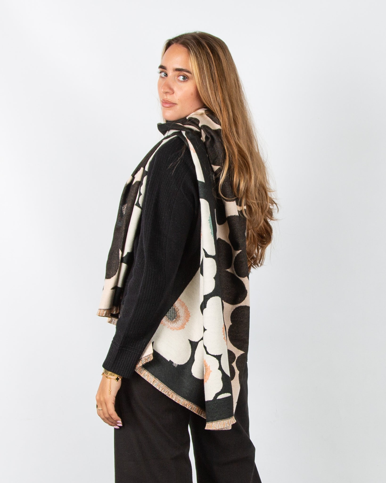 Zelly Reversible Blown Floral Print Scarf Black/Cream